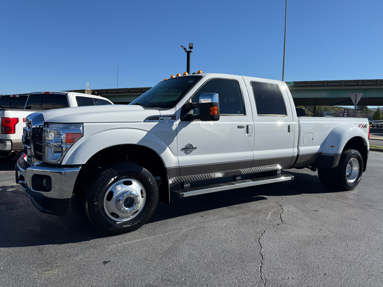Ford F-350 SD Lariat Crew Cab DRW 4WD 2014 Ford F-350 SD Lariat Crew Cab DRW 4WD 2014