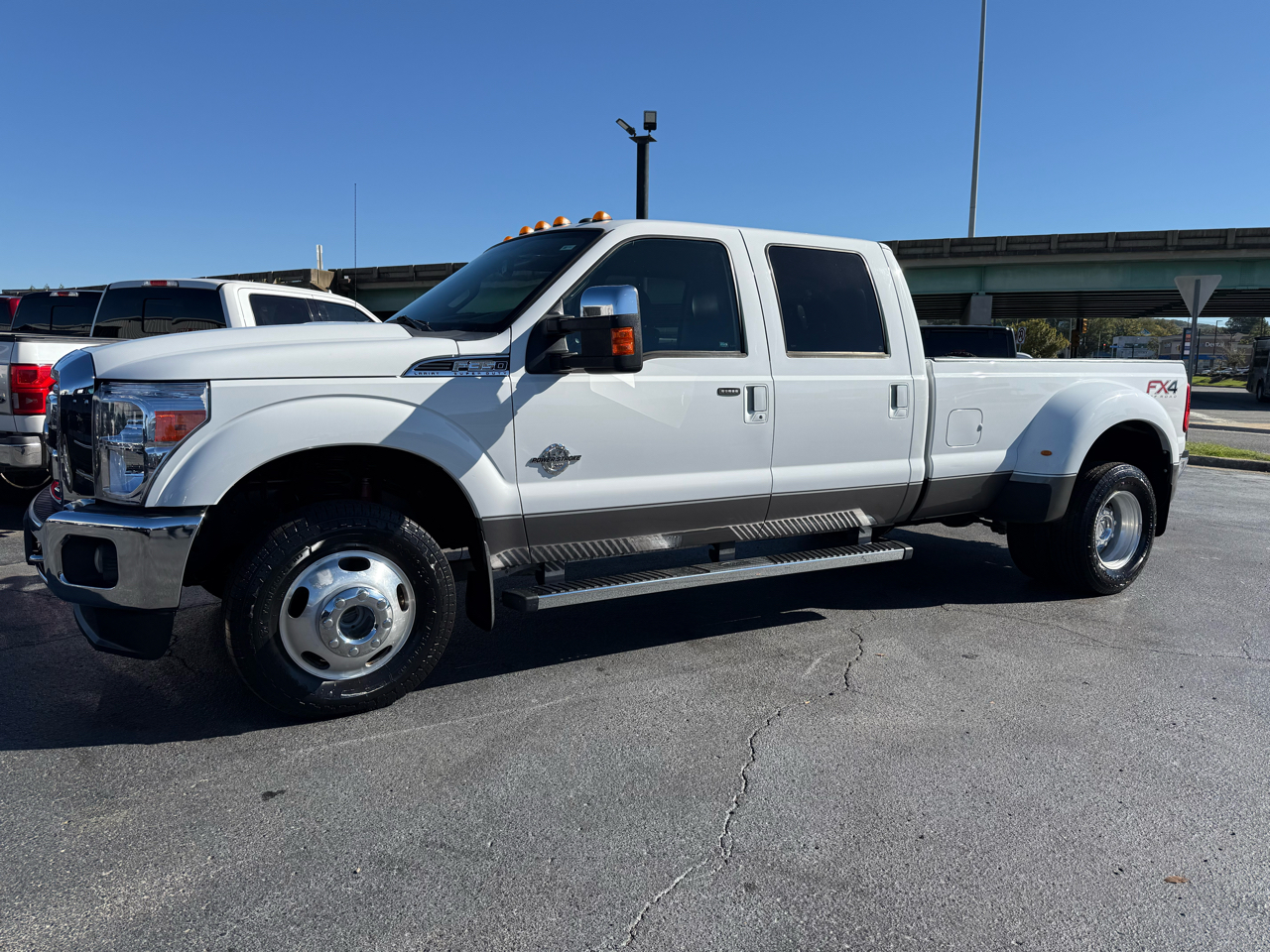 Ford F-350 SD Lariat Crew Cab DRW 4WD 2014 Ford F-350 SD Lariat Crew Cab DRW 4WD 2014