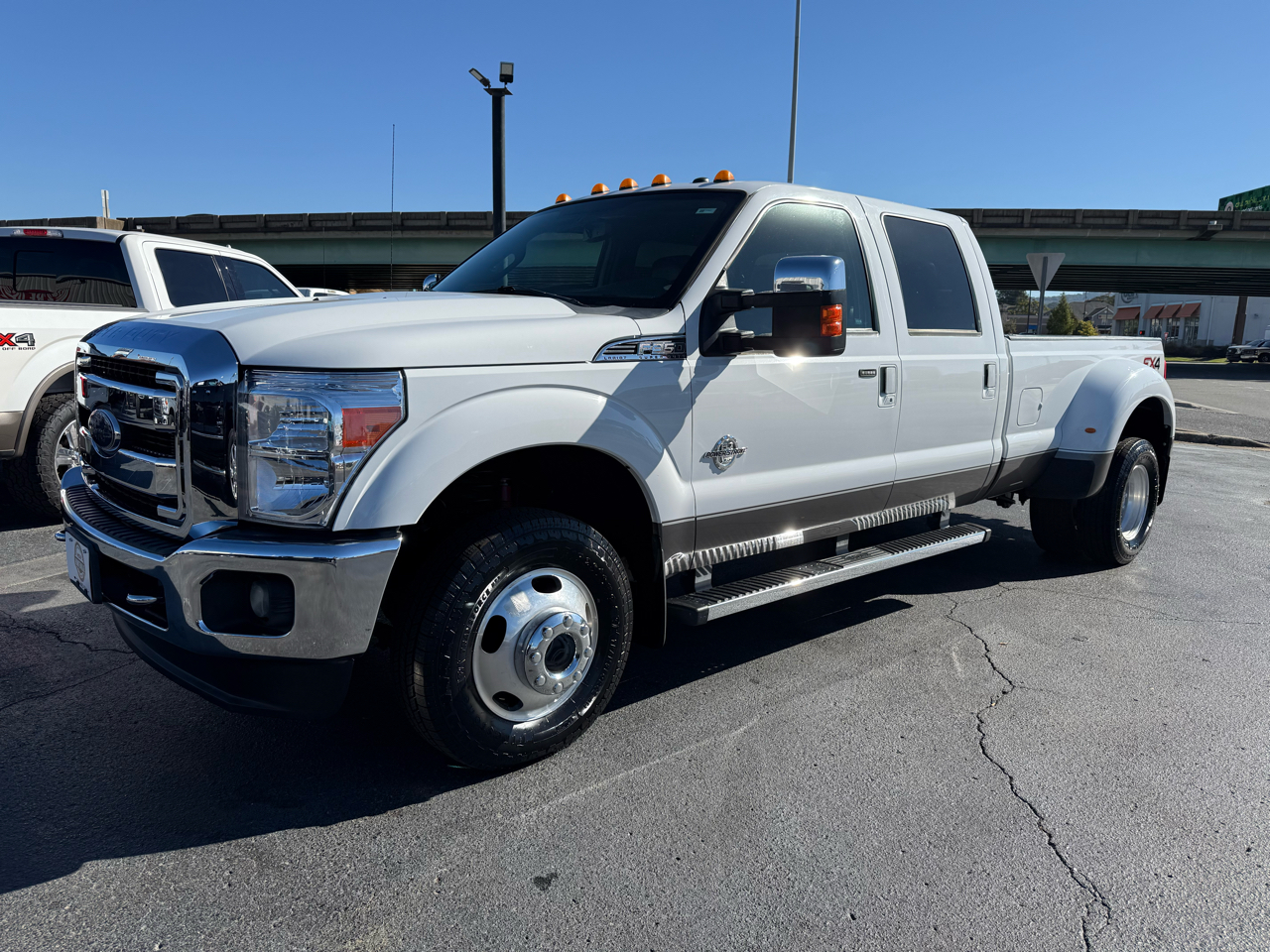 Ford F-350 SD Lariat Crew Cab DRW 4WD 2014 Ford F-350 SD Lariat Crew Cab DRW 4WD 2014