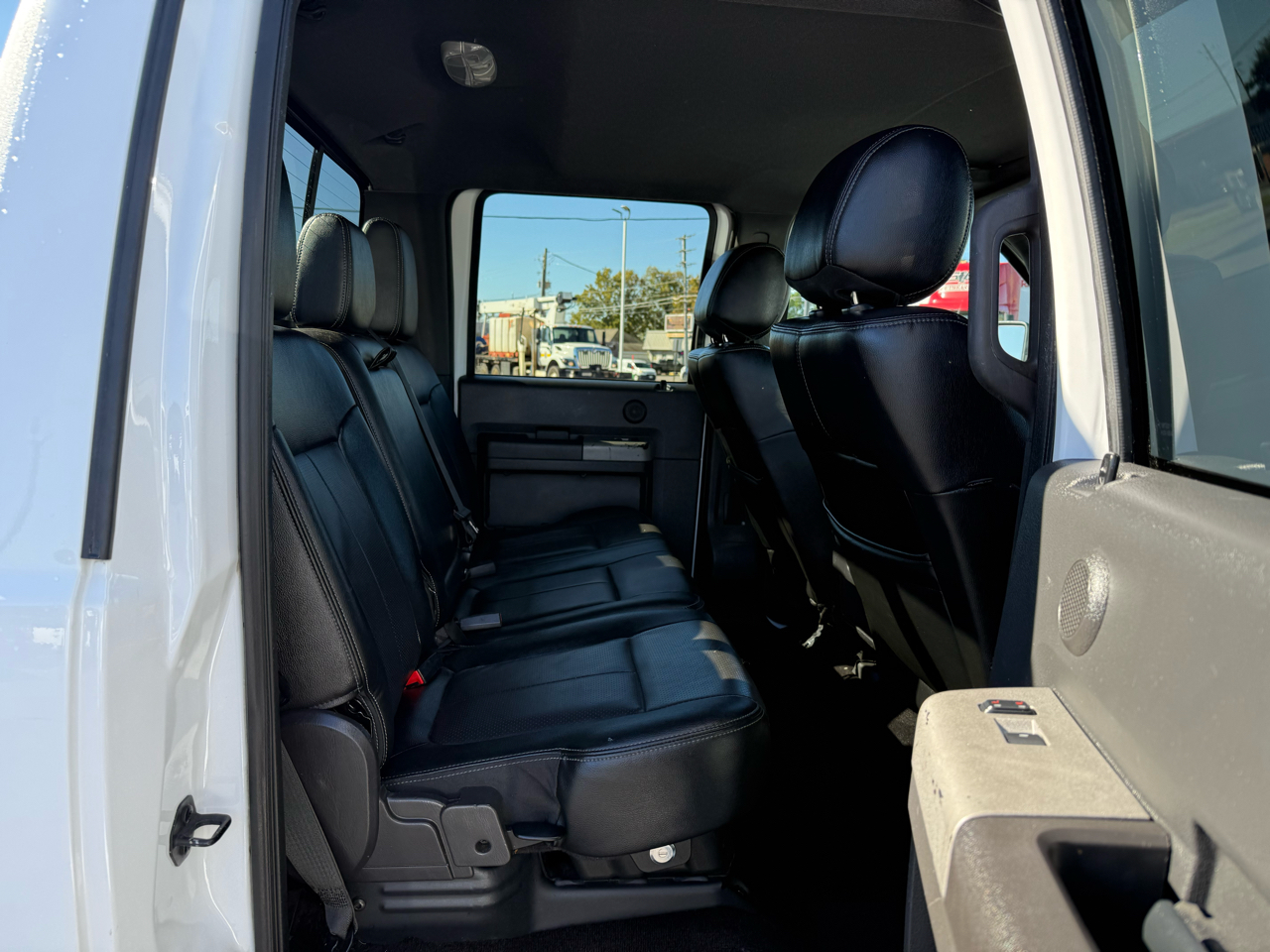 Ford F-350 SD Lariat Crew Cab DRW 4WD 2014 Ford F-350 SD Lariat Crew Cab DRW 4WD 2014