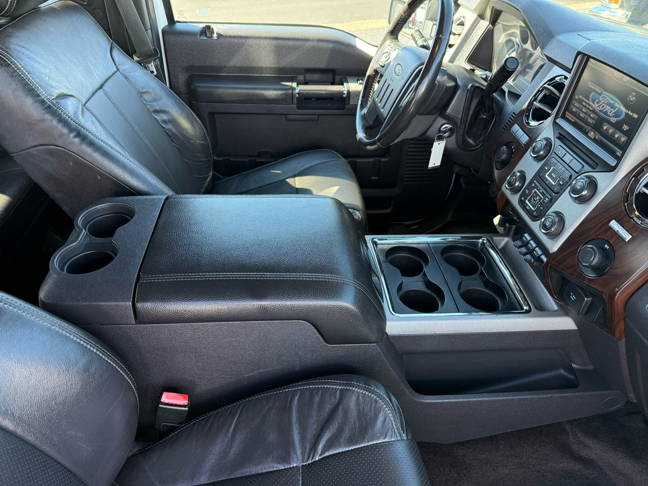 Ford F-350 SD Lariat Crew Cab DRW 4WD 2014 Ford F-350 SD Lariat Crew Cab DRW 4WD 2014