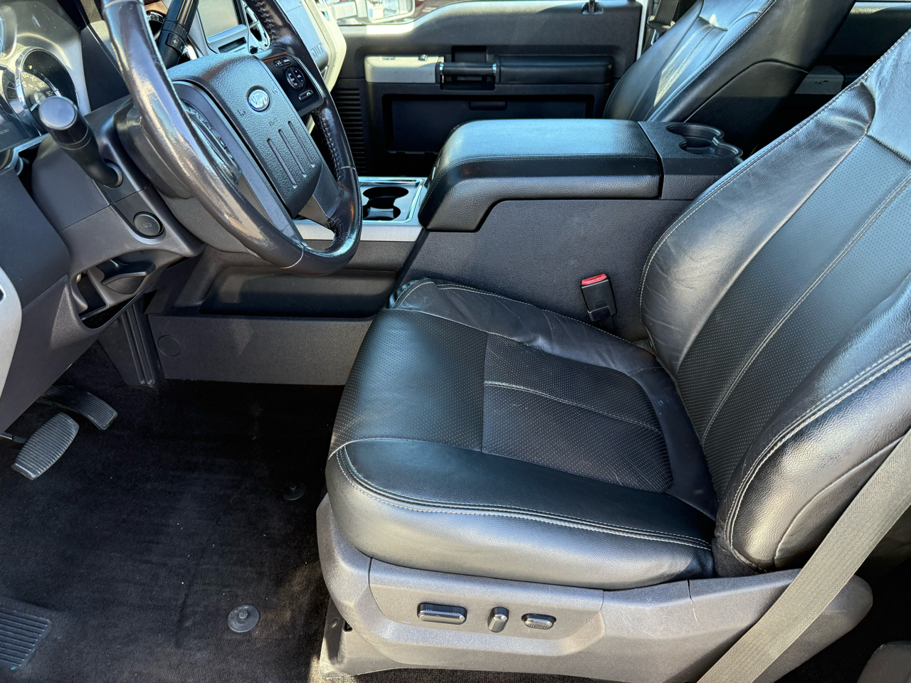 Ford F-350 SD Lariat Crew Cab DRW 4WD 2014 Ford F-350 SD Lariat Crew Cab DRW 4WD 2014
