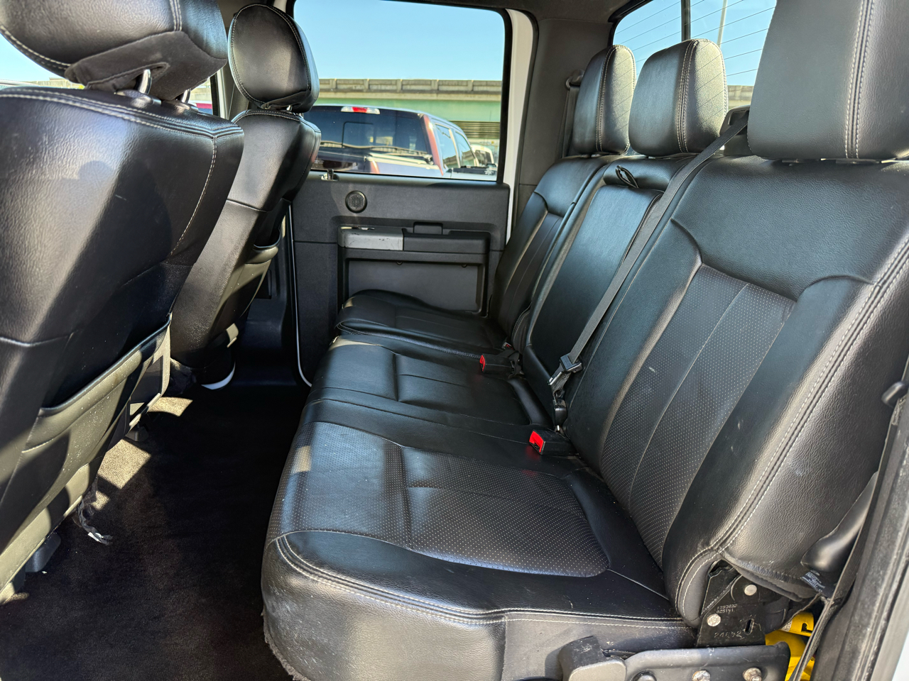 Ford F-350 SD Lariat Crew Cab DRW 4WD 2014 Ford F-350 SD Lariat Crew Cab DRW 4WD 2014
