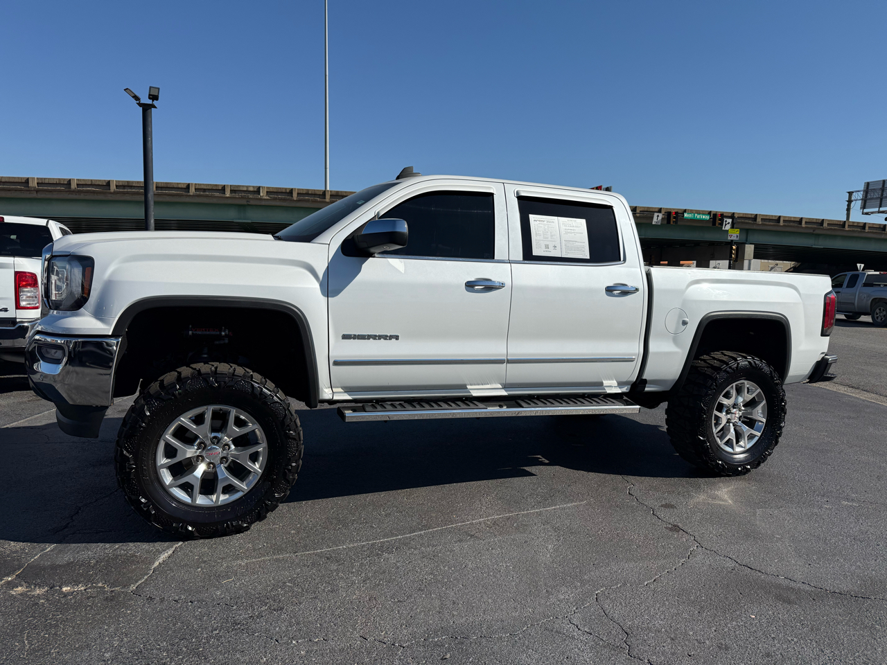 GMC Sierra 1500 4WD Crew Cab 143.5" SLT 2018