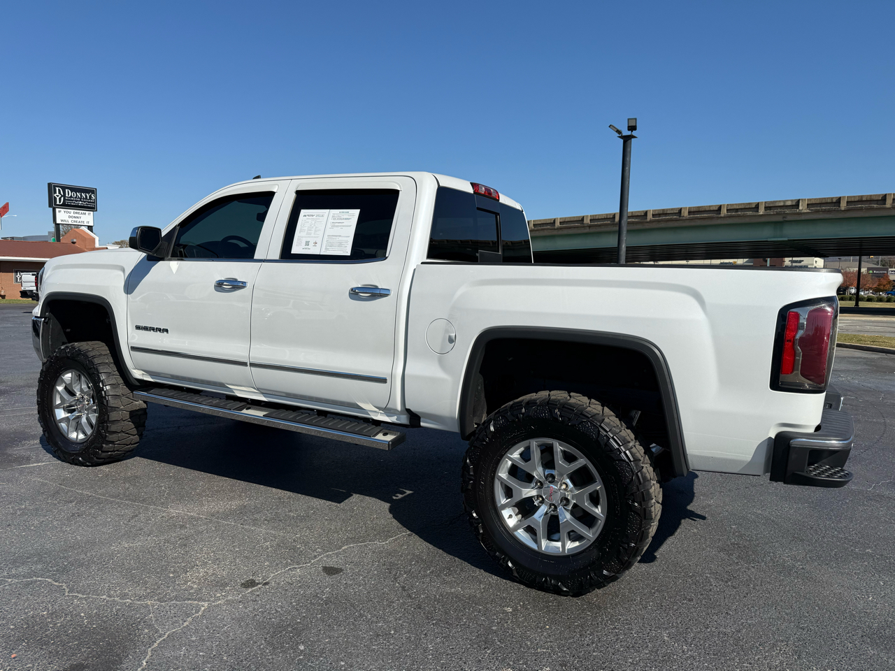 GMC Sierra 1500 4WD Crew Cab 143.5" SLT 2018