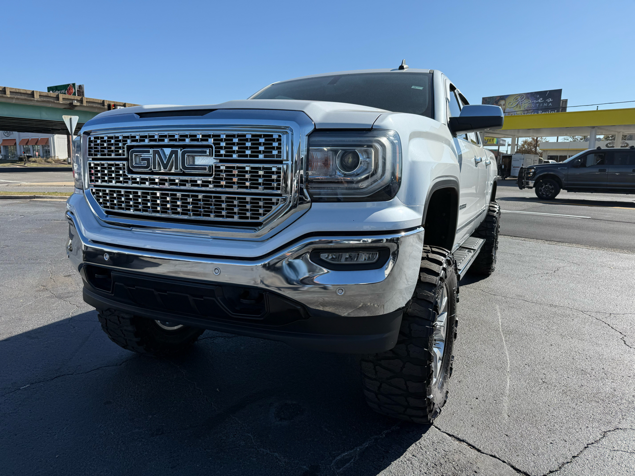GMC Sierra 1500 4WD Crew Cab 143.5" SLT 2018