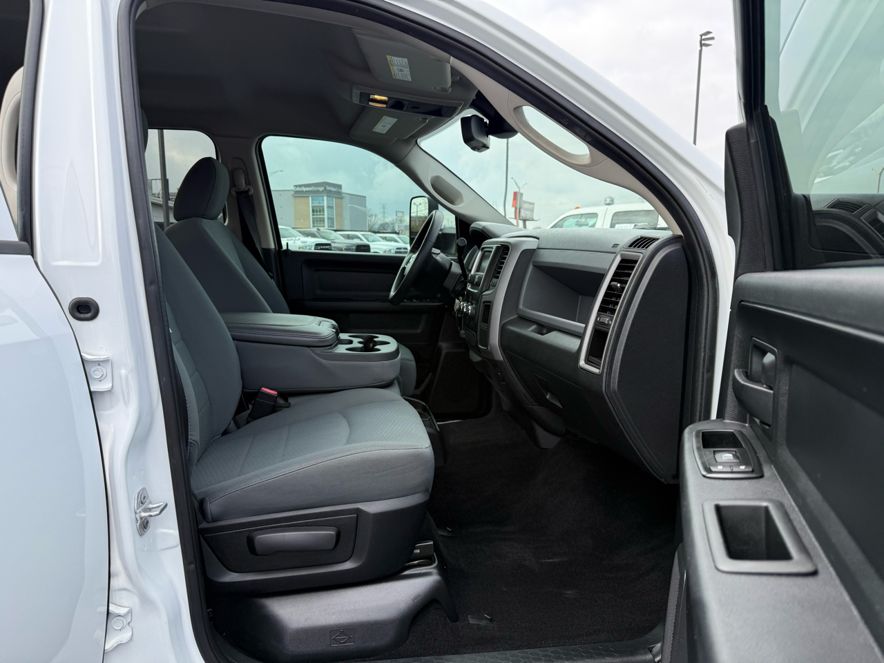 RAM 3500 4WD Crew Cab 169" Tradesman 2015