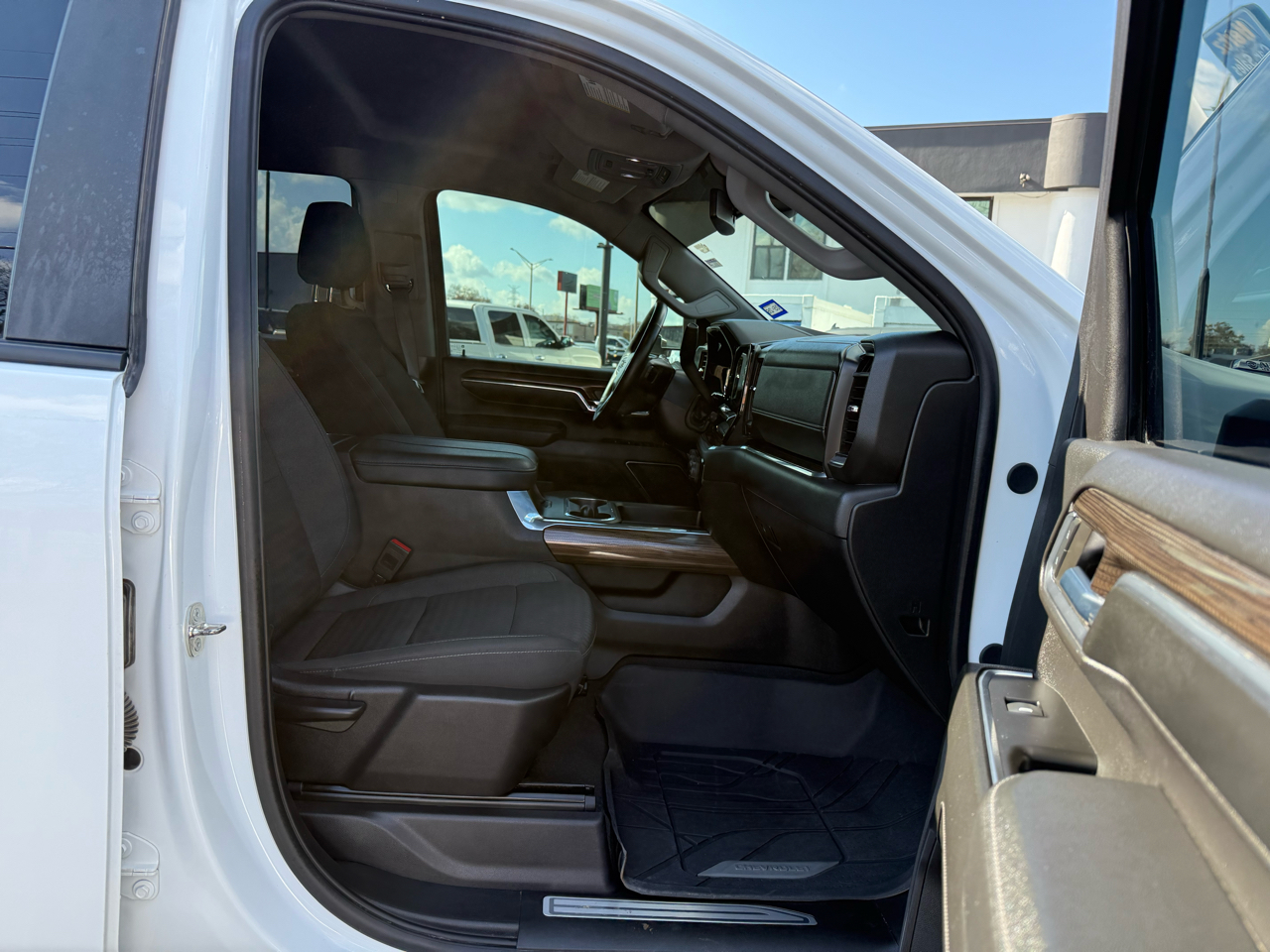 Chevrolet Silverado 3500HD 4WD Crew Cab 172" LT 2024