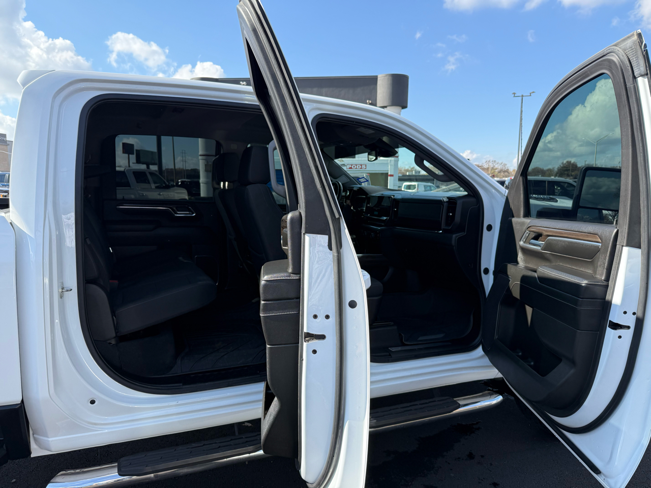 Chevrolet Silverado 3500HD 4WD Crew Cab 172" LT 2024