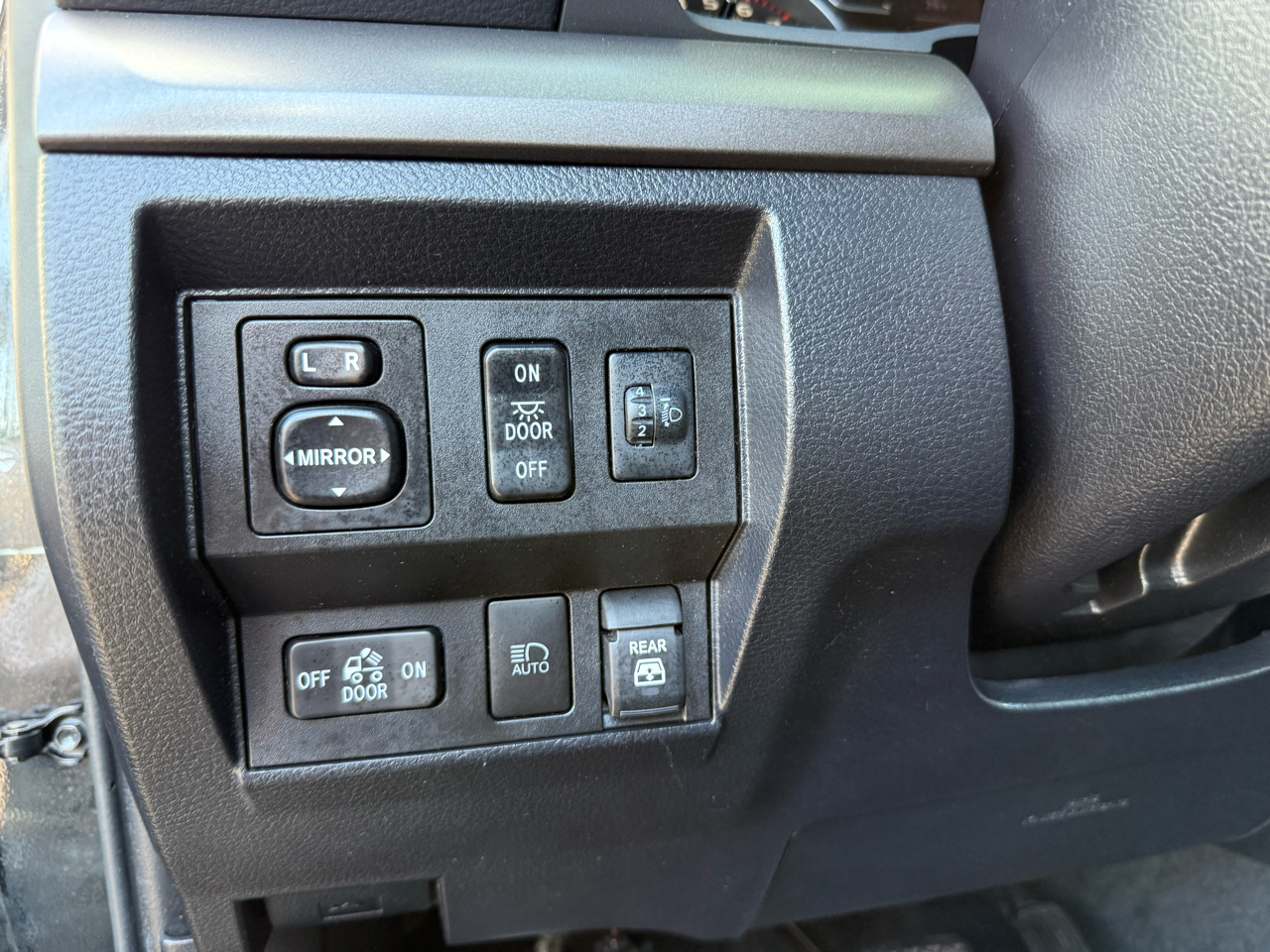 Toyota Tundra 4WD SR5 CrewMax 5.5' Bed 5.7L (Natl) 2020