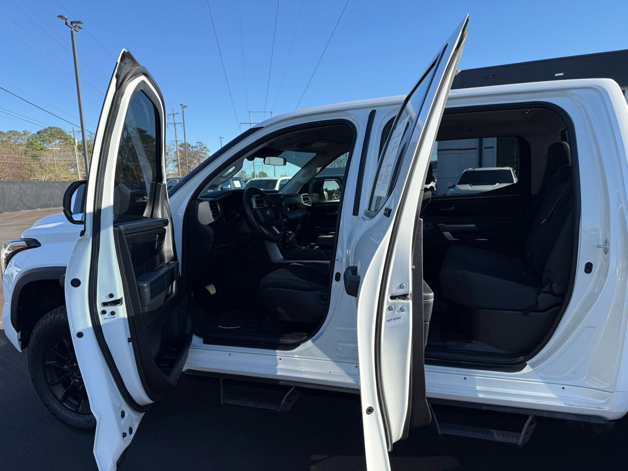 Toyota Tundra 4WD SR5 CrewMax 5.5' Bed (Natl) 2023