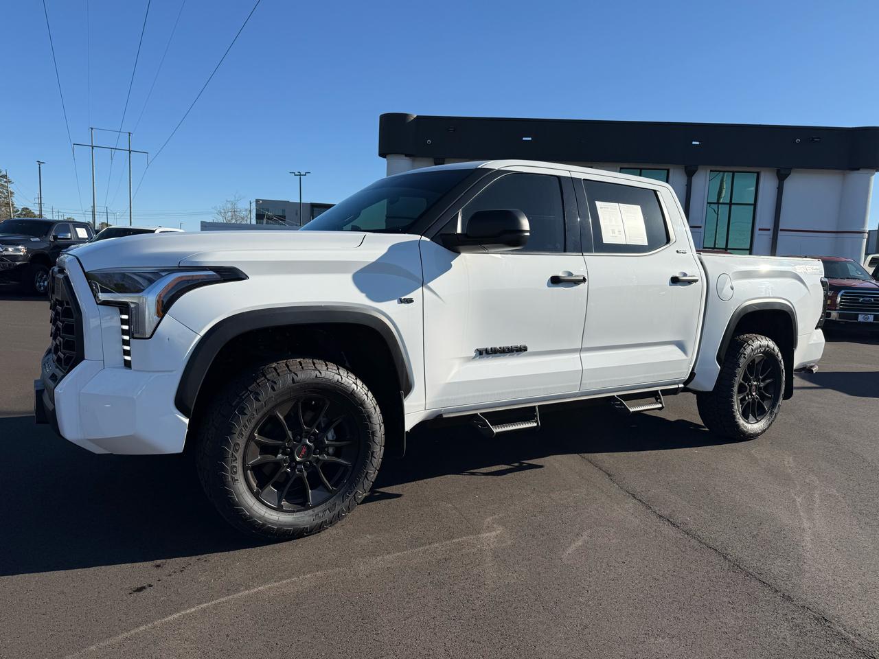 Toyota Tundra 4WD SR5 CrewMax 5.5' Bed (Natl) 2023