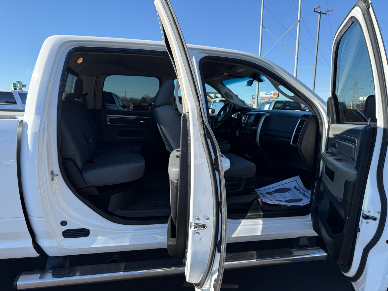 RAM 2500 SLT 4x4 Crew Cab 6'4" Box 2018