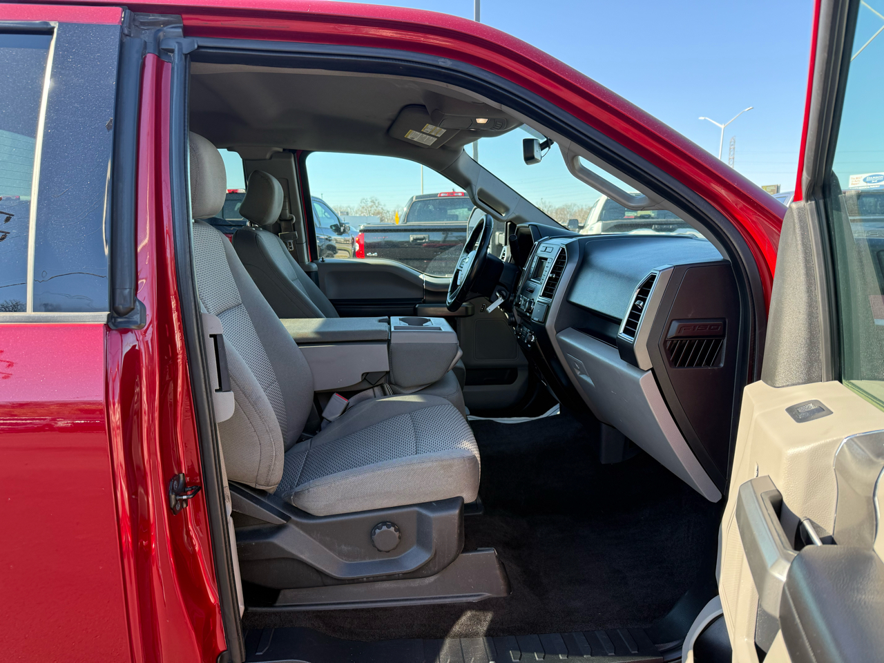 Ford F-150 2WD SuperCab 145" XLT 2017