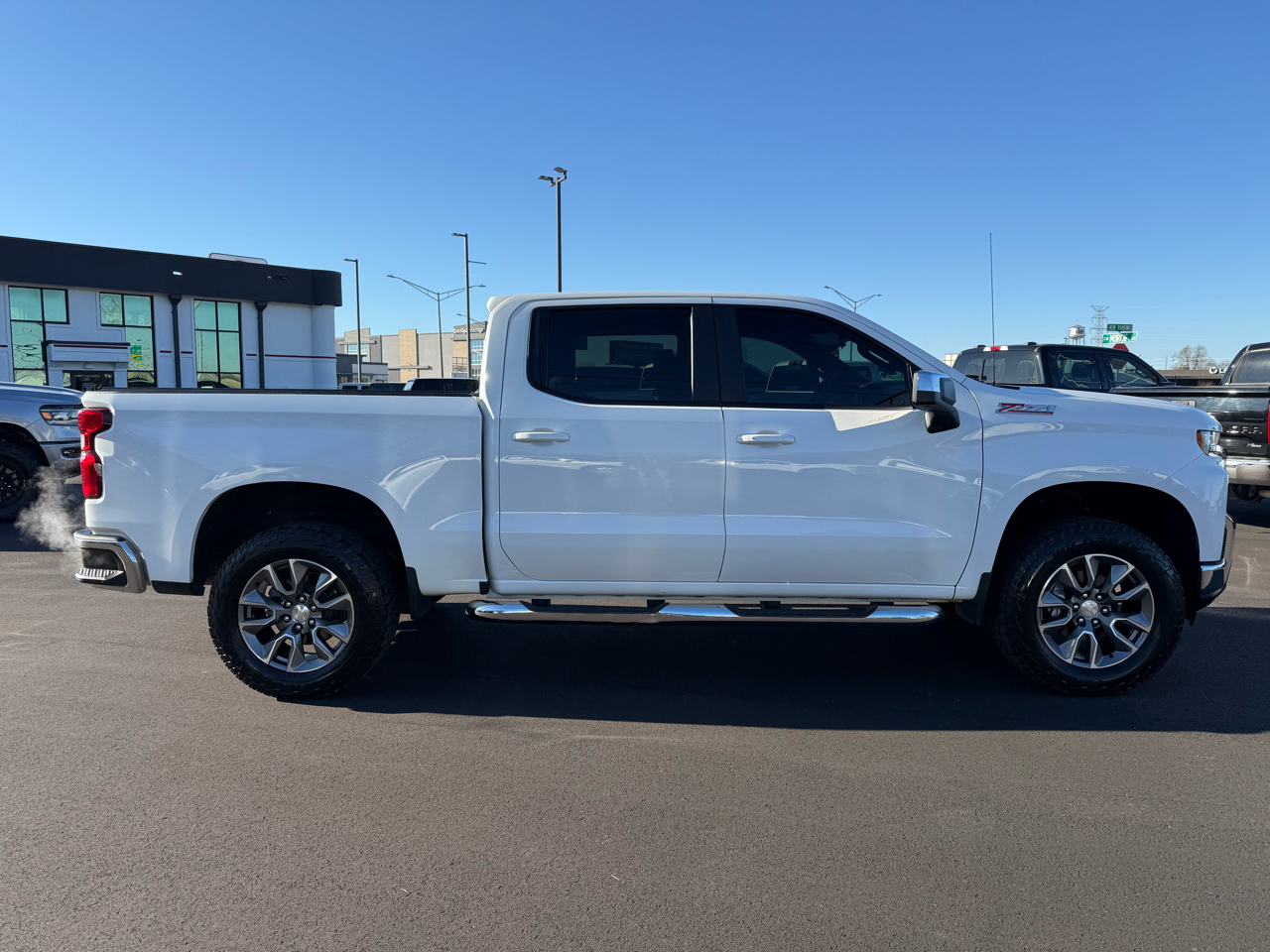 Chevrolet Silverado 1500 LTD 4WD Crew Cab 147" LT w/1LT 2022