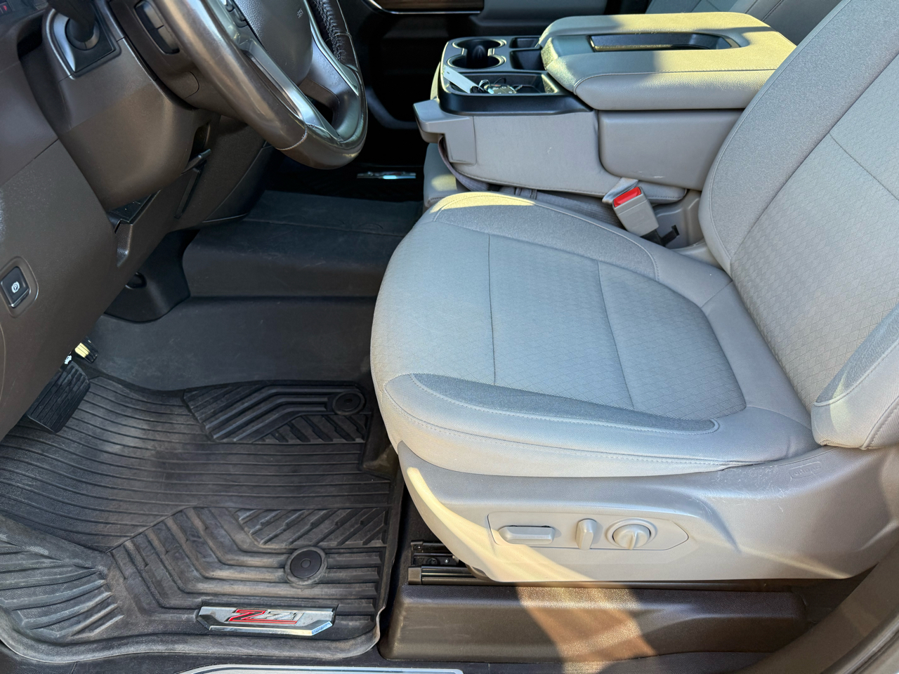 Chevrolet Silverado 1500 LTD 4WD Crew Cab 147" LT w/1LT 2022