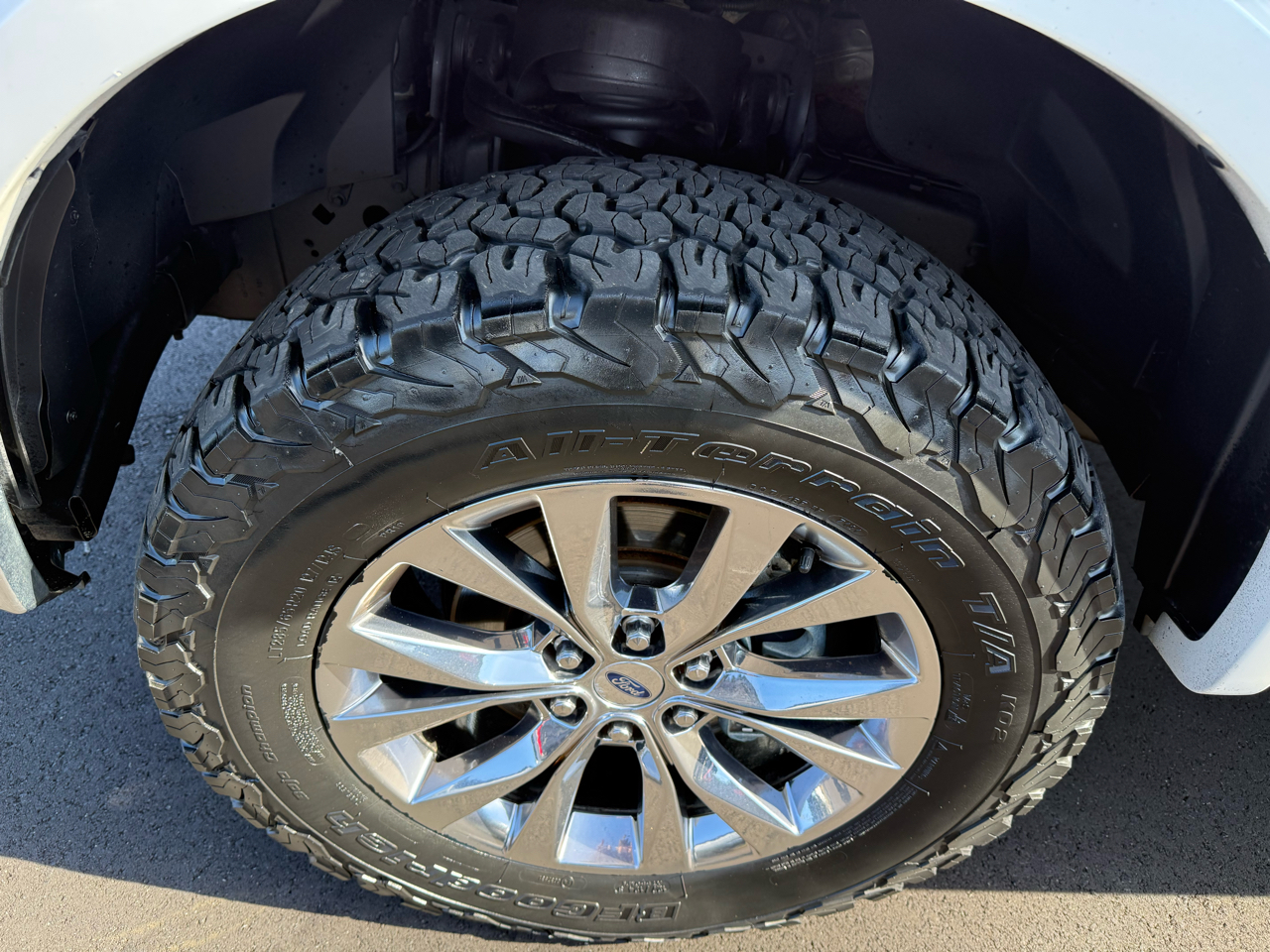 Ford F-150 4WD SuperCrew 139" Lariat 2017