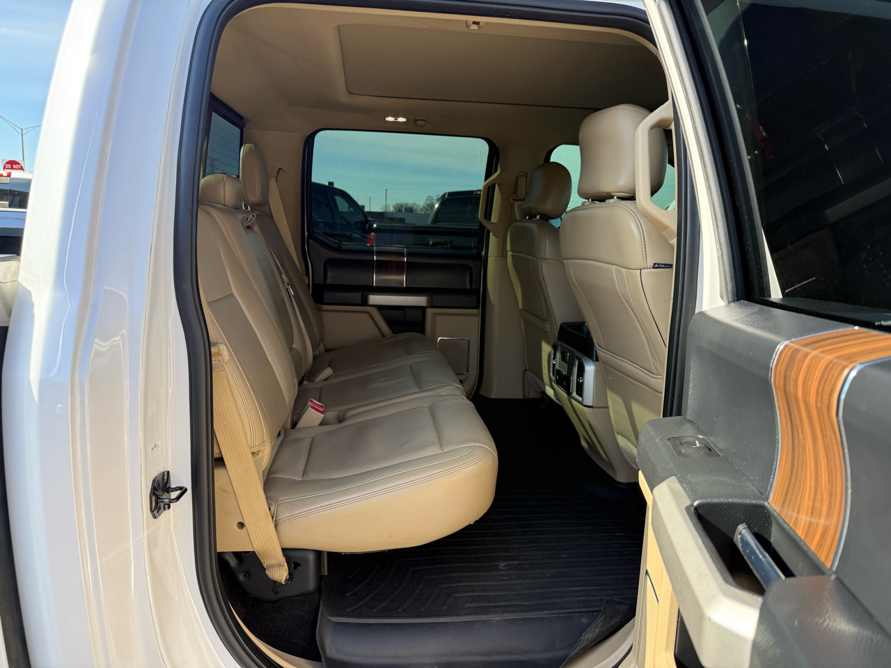 Ford F-150 4WD SuperCrew 139" Lariat 2017