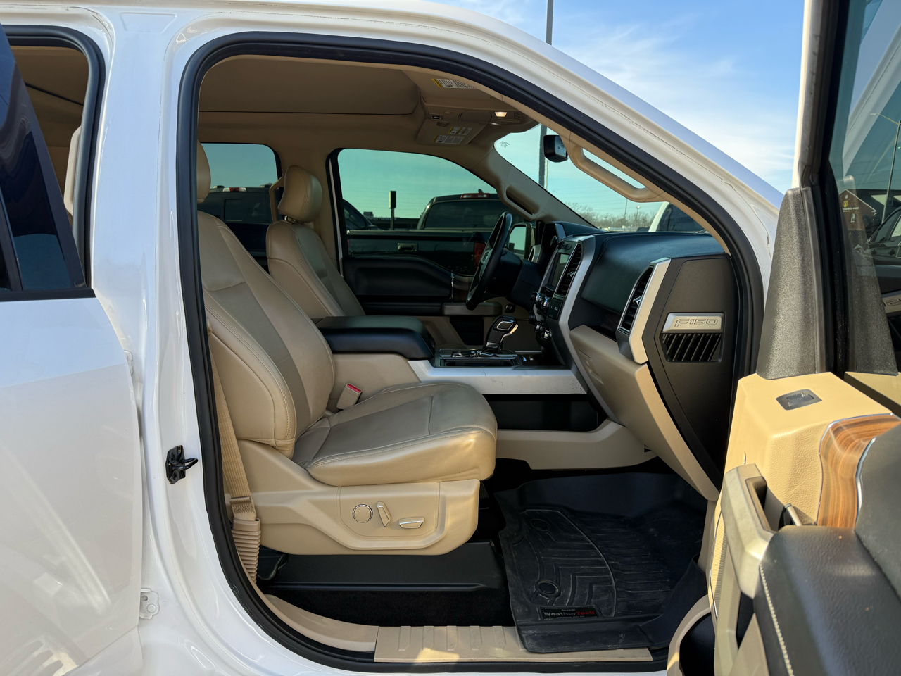 Ford F-150 4WD SuperCrew 139" Lariat 2017