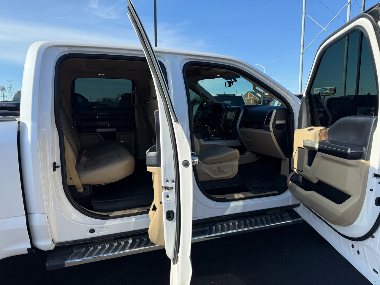 Ford F-150 4WD SuperCrew 139" Lariat 2017