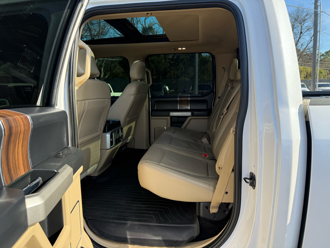 Ford F-150 4WD SuperCrew 139" Lariat 2017