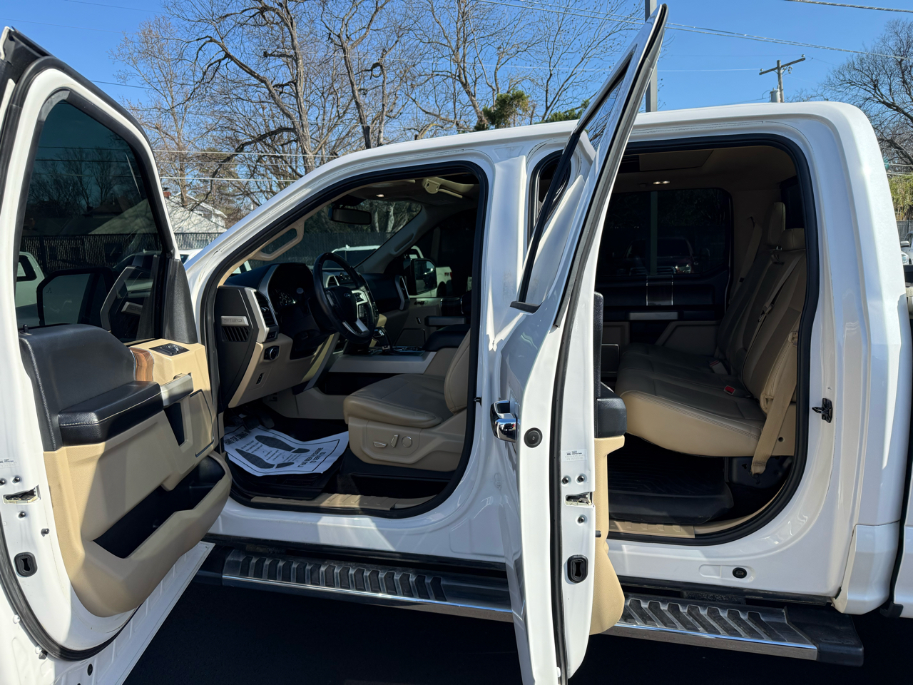 Ford F-150 4WD SuperCrew 139" Lariat 2017