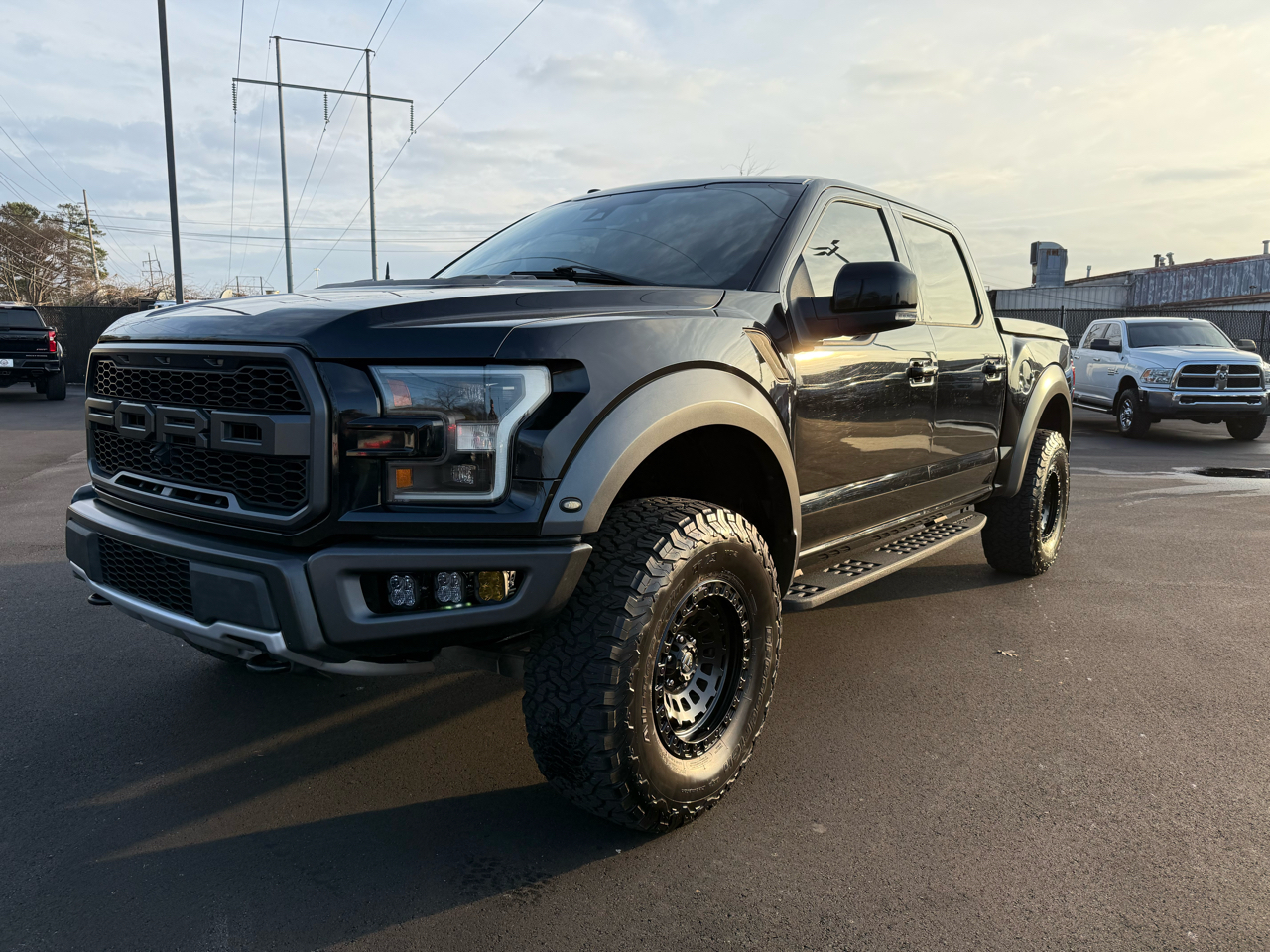 Ford F-150 4WD SuperCrew 145" SVT Raptor 2017