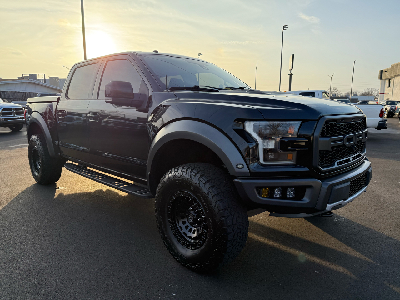 Ford F-150 4WD SuperCrew 145" SVT Raptor 2017