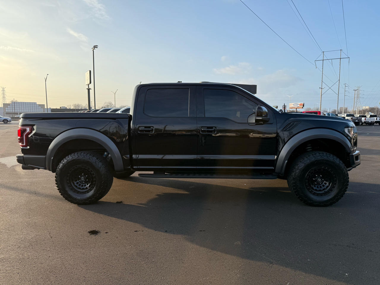 Ford F-150 4WD SuperCrew 145" SVT Raptor 2017