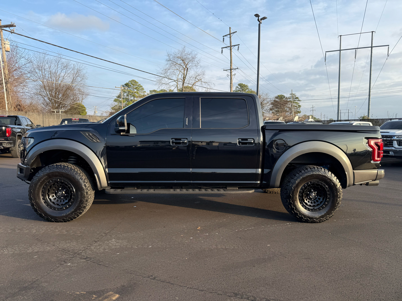 Ford F-150 4WD SuperCrew 145" SVT Raptor 2017