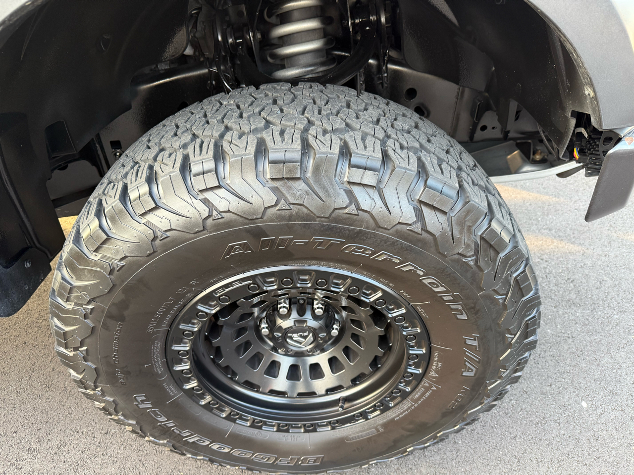 Ford F-150 4WD SuperCrew 145" SVT Raptor 2017