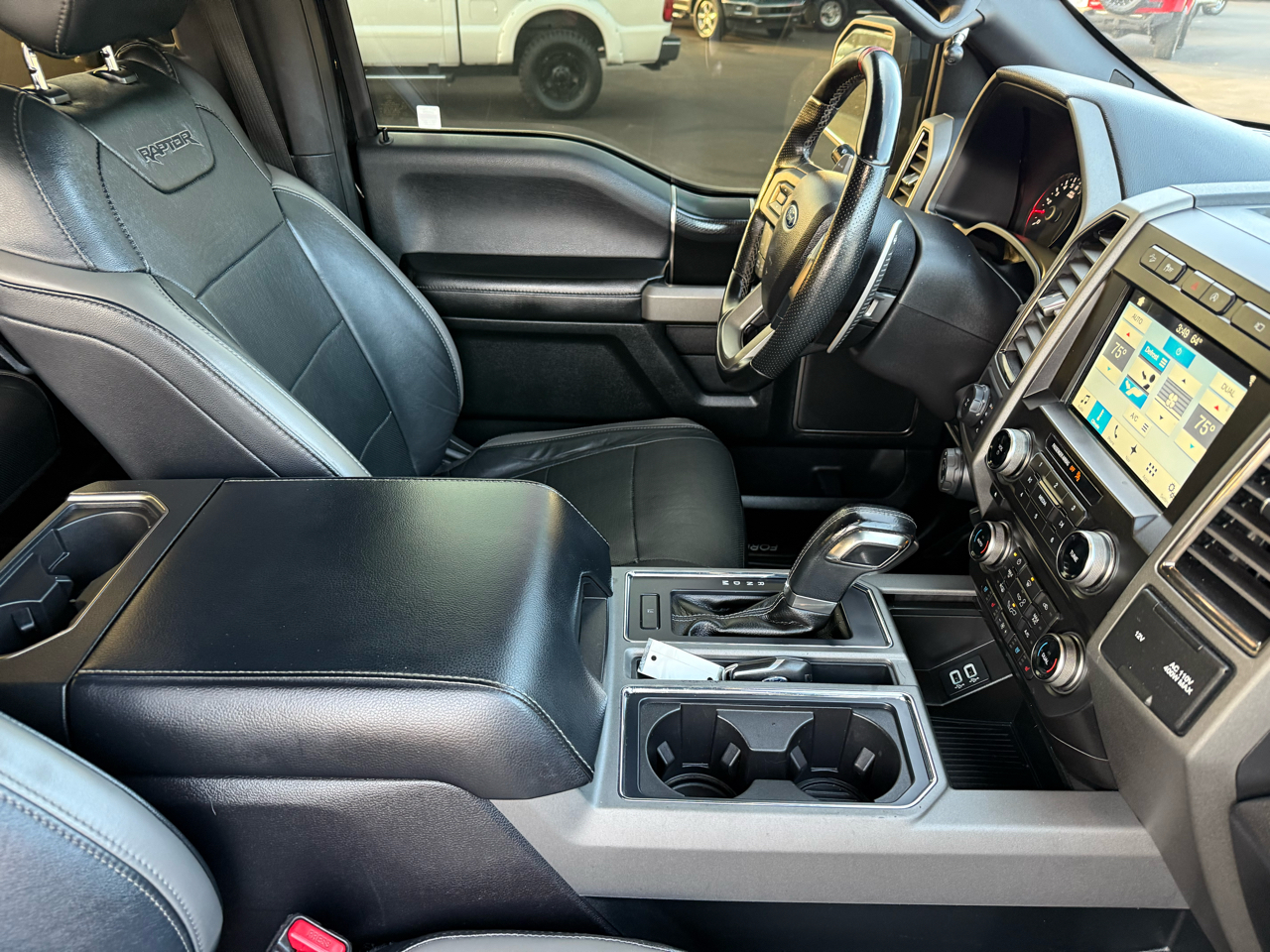 Ford F-150 4WD SuperCrew 145" SVT Raptor 2017