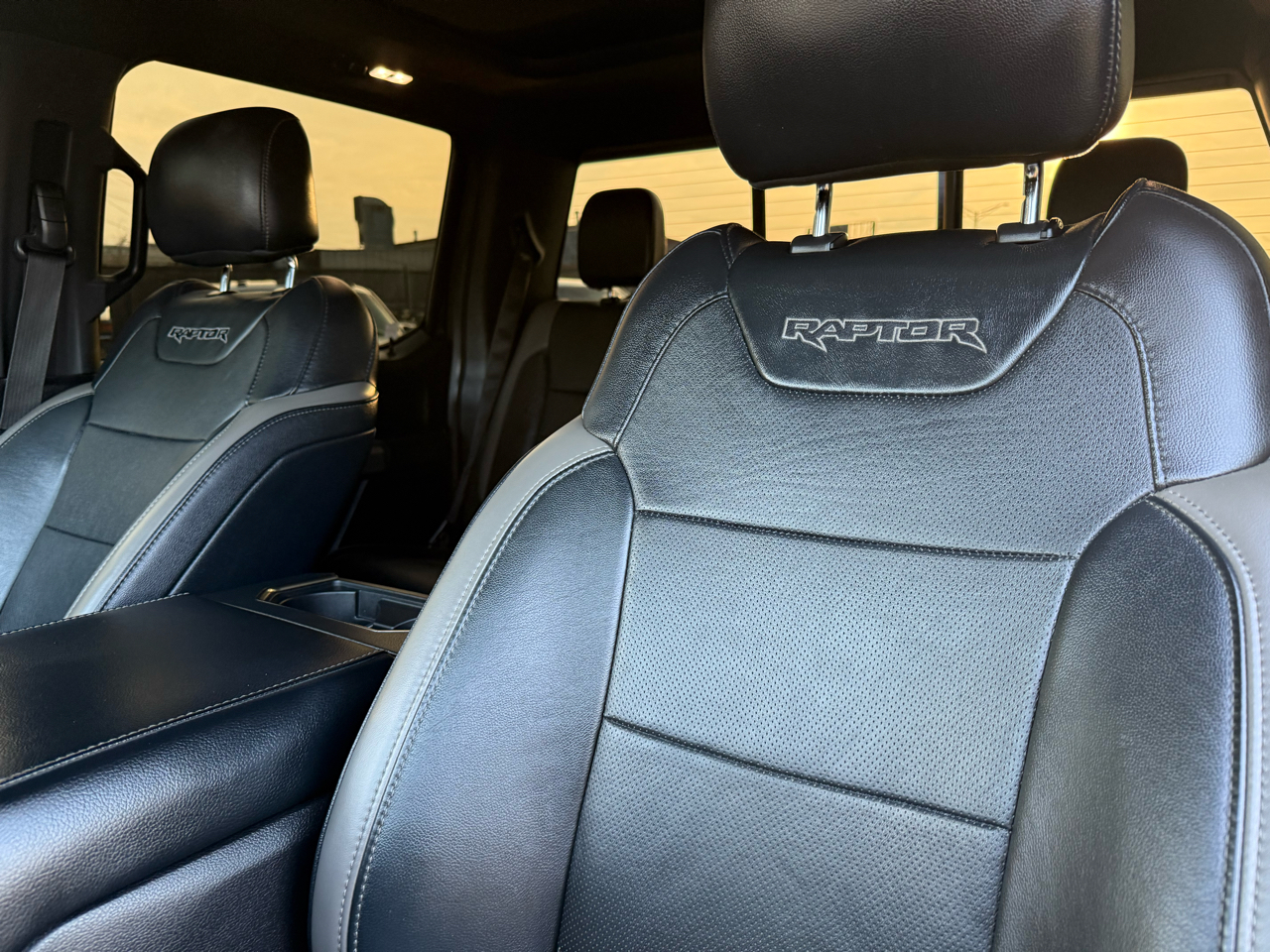 Ford F-150 4WD SuperCrew 145" SVT Raptor 2017