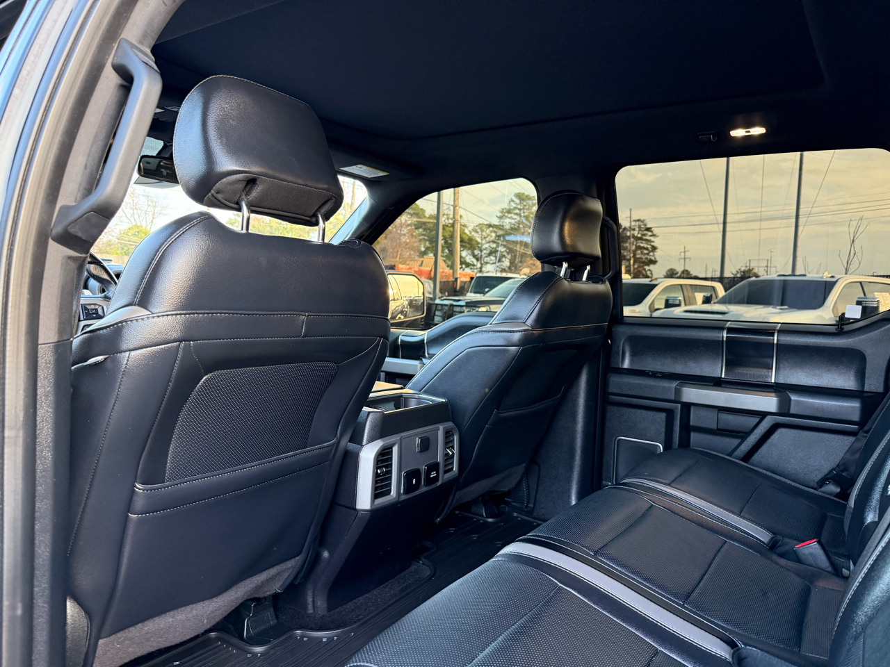 Ford F-150 4WD SuperCrew 145" SVT Raptor 2017