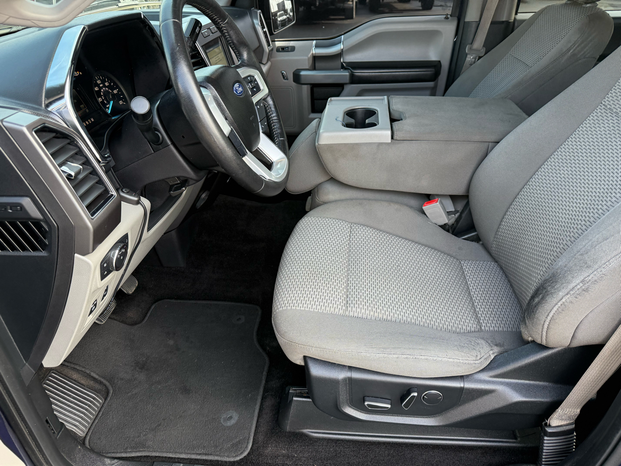 Ford F-150 4WD SuperCrew 139" XLT 2018