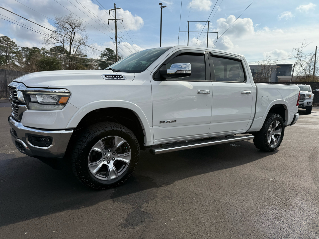 RAM 1500 Laramie 4x4 Crew Cab 5'7" Box 2020