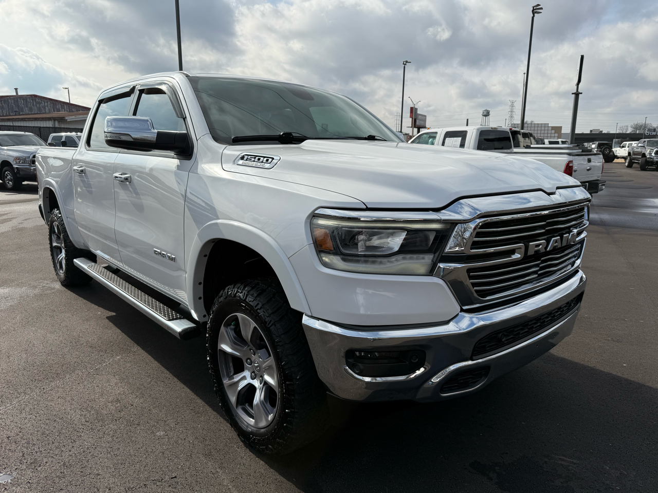 RAM 1500 Laramie 4x4 Crew Cab 5'7" Box 2020