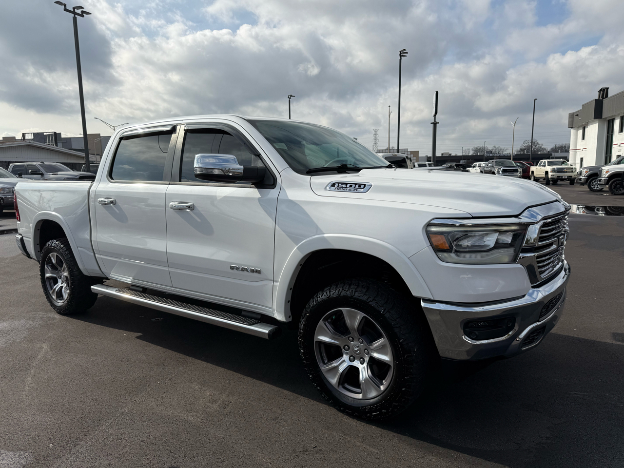 RAM 1500 Laramie 4x4 Crew Cab 5'7" Box 2020