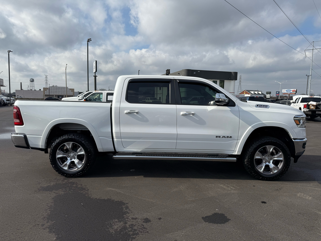 RAM 1500 Laramie 4x4 Crew Cab 5'7" Box 2020