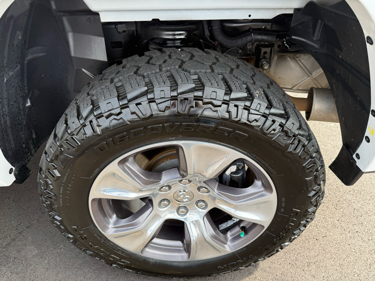 RAM 1500 Laramie 4x4 Crew Cab 5'7" Box 2020