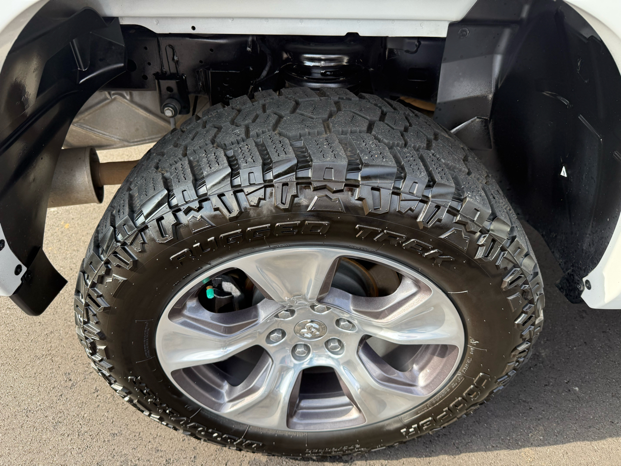 RAM 1500 Laramie 4x4 Crew Cab 5'7" Box 2020