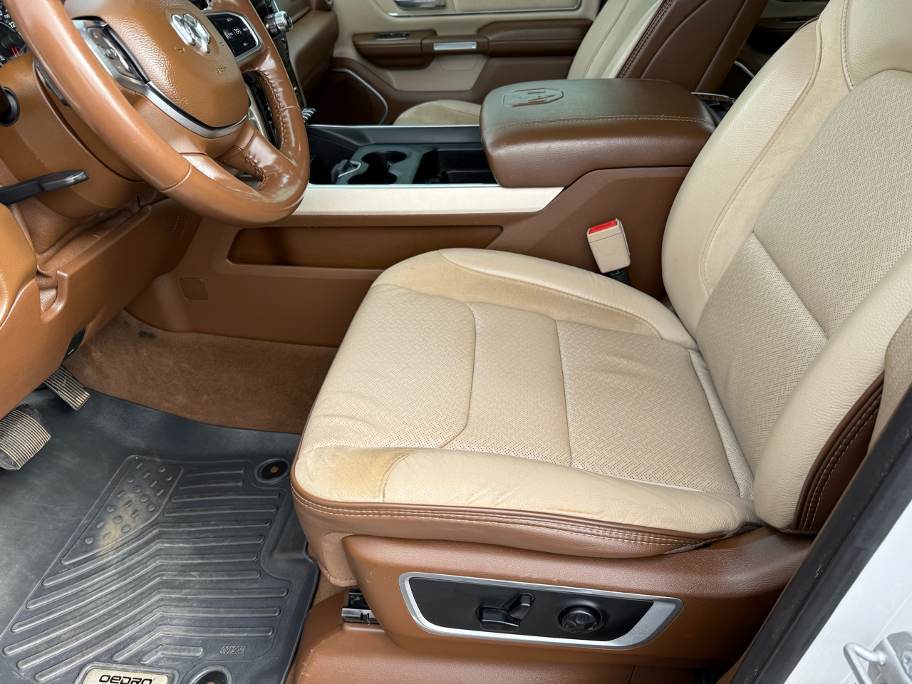 RAM 1500 Laramie 4x4 Crew Cab 5'7" Box 2020