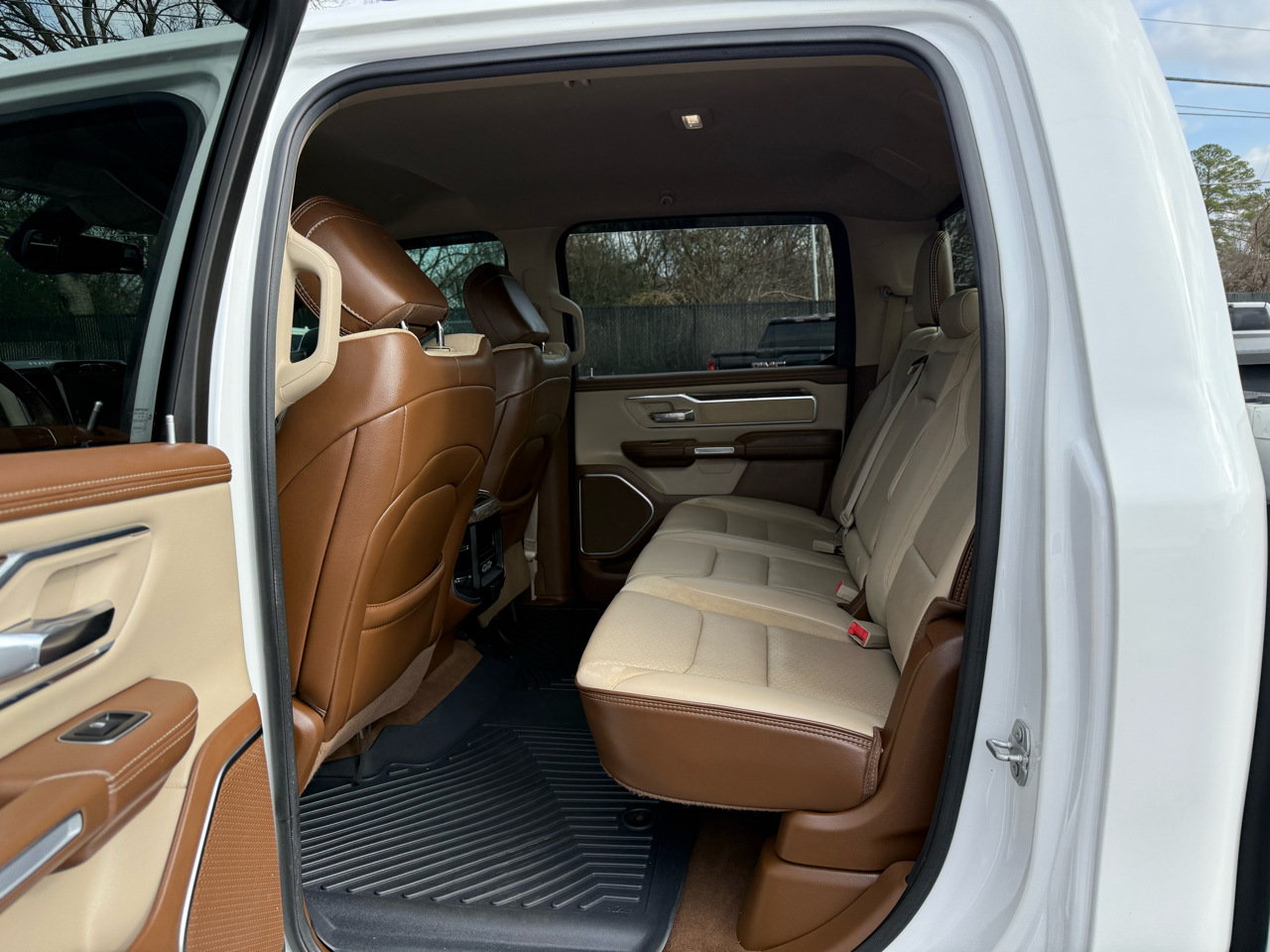 RAM 1500 Laramie 4x4 Crew Cab 5'7" Box 2020