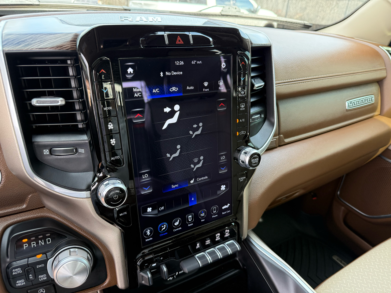 RAM 1500 Laramie 4x4 Crew Cab 5'7" Box 2020