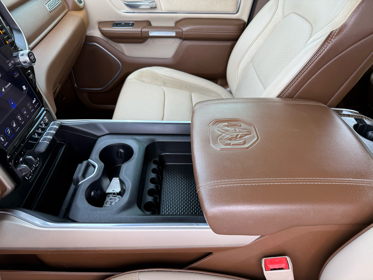 RAM 1500 Laramie 4x4 Crew Cab 5'7" Box 2020