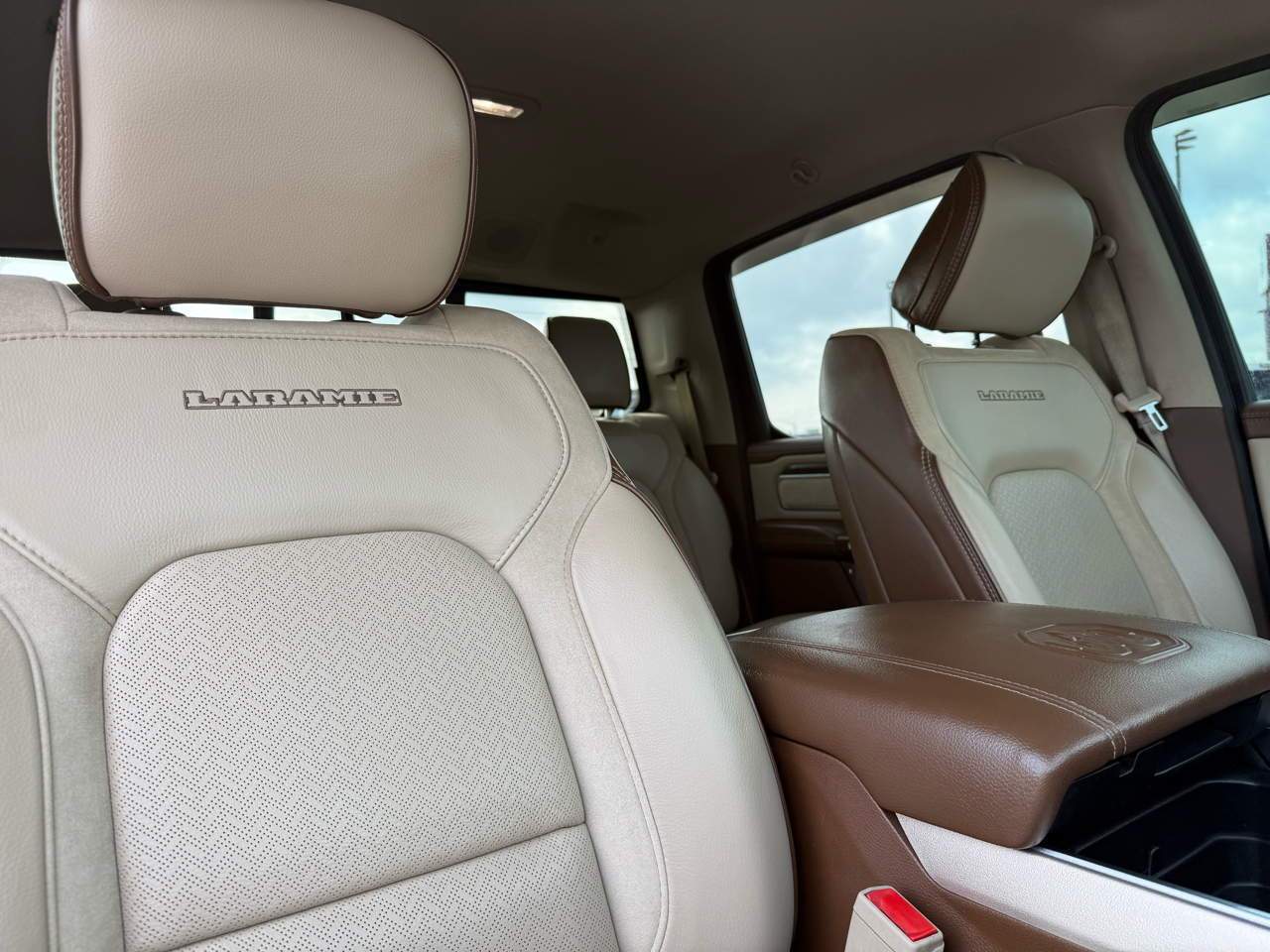 RAM 1500 Laramie 4x4 Crew Cab 5'7" Box 2020