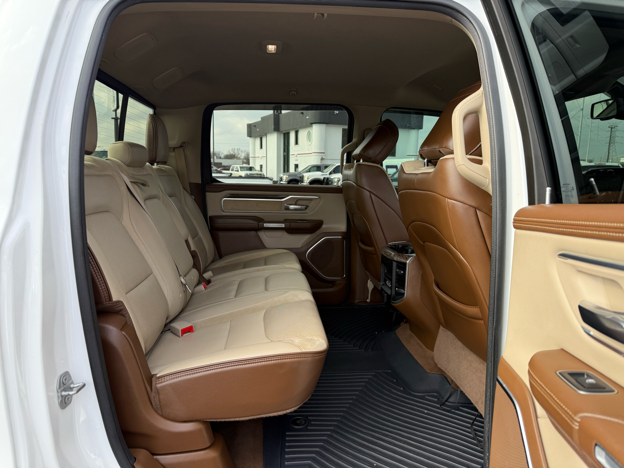 RAM 1500 Laramie 4x4 Crew Cab 5'7" Box 2020