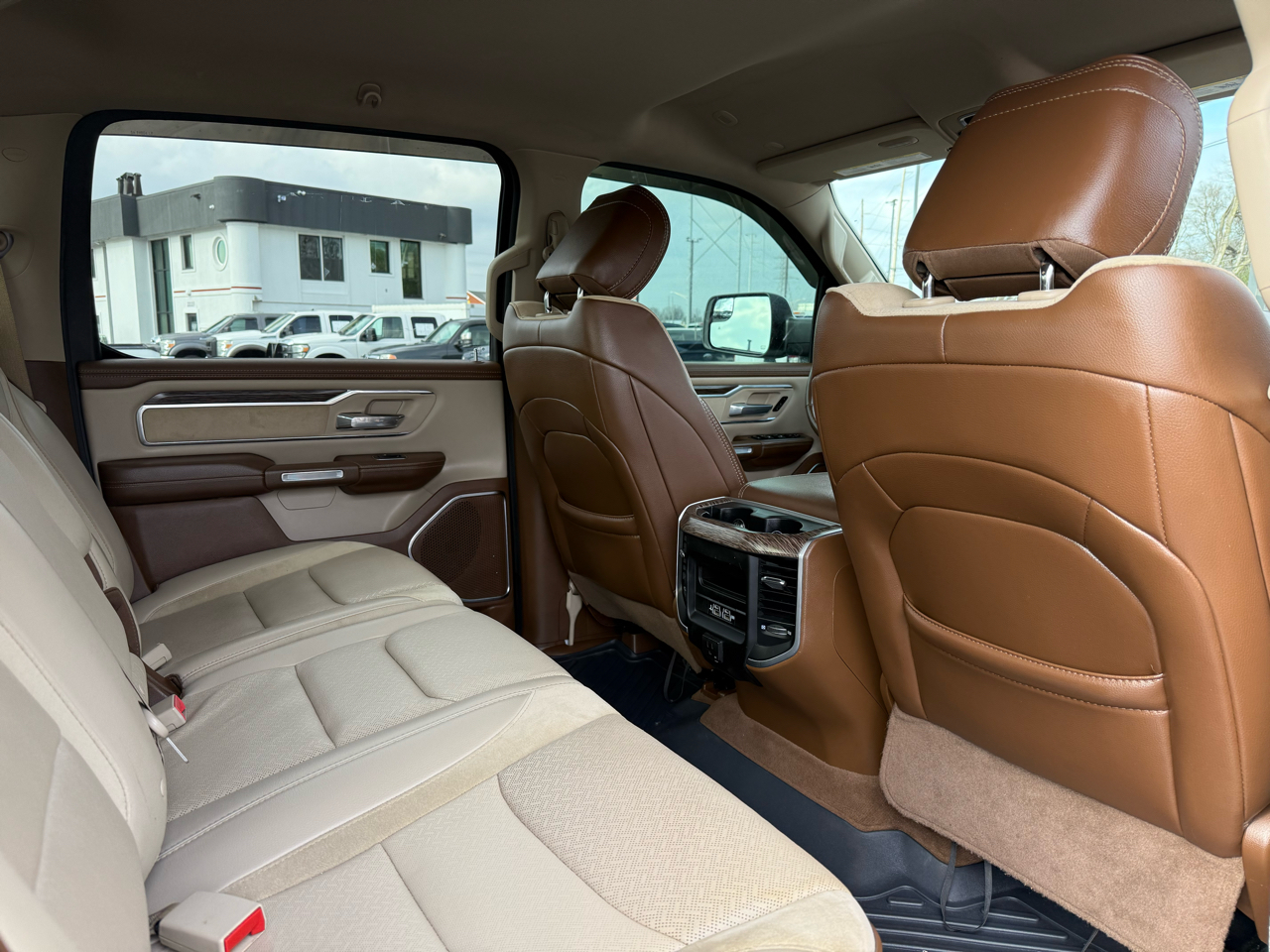 RAM 1500 Laramie 4x4 Crew Cab 5'7" Box 2020