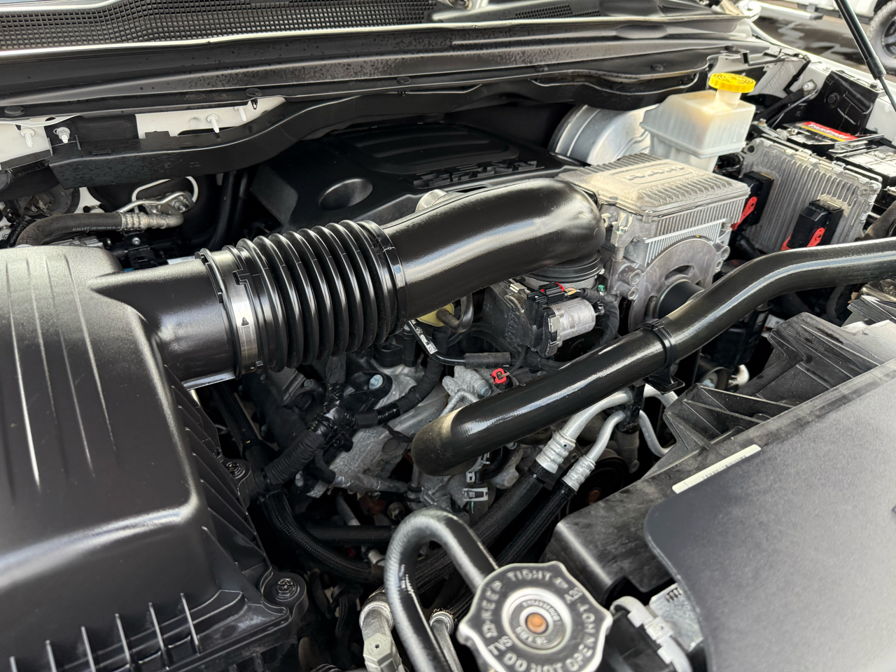 RAM 1500 Laramie 4x4 Crew Cab 5'7" Box 2020