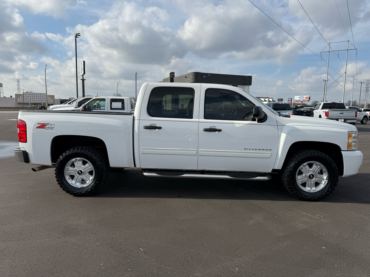 Chevrolet Silverado 1500 4WD Crew Cab 143.5" LT 2011